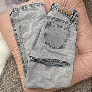 Bum Rip Light Wash Mom Jeans